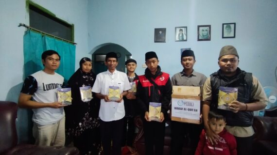 Distribusi Wakaf Al-Qur’an Untuk Para Santri Madrasah Raudhatul Qur’an