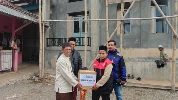Relawan Yayasan Indonesia Satu Garut Berhasil Gelar Program Tebar Quran di Masjid Jami Hidayatun Najjiyah