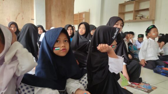 Warnai Hati, Wujudkan Harapan  Aksi Santri Peduli Palestina pada 17 November 2023