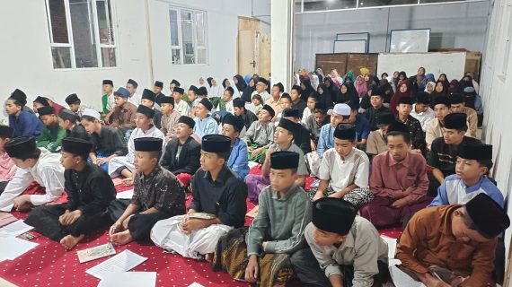 Rutinan Kajian Kitab dan Dzikir Ratibul Haddad Malam Ahad di Ponpes Ulul Albab Al-Qur’ani